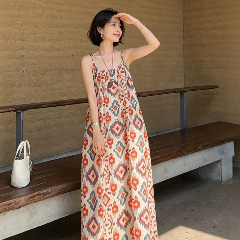 波西米亚度假印花吊带连衣裙
