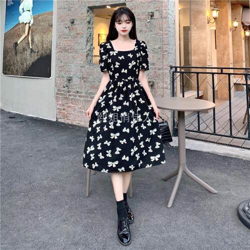 法式复古方领连衣裙女设计感小众