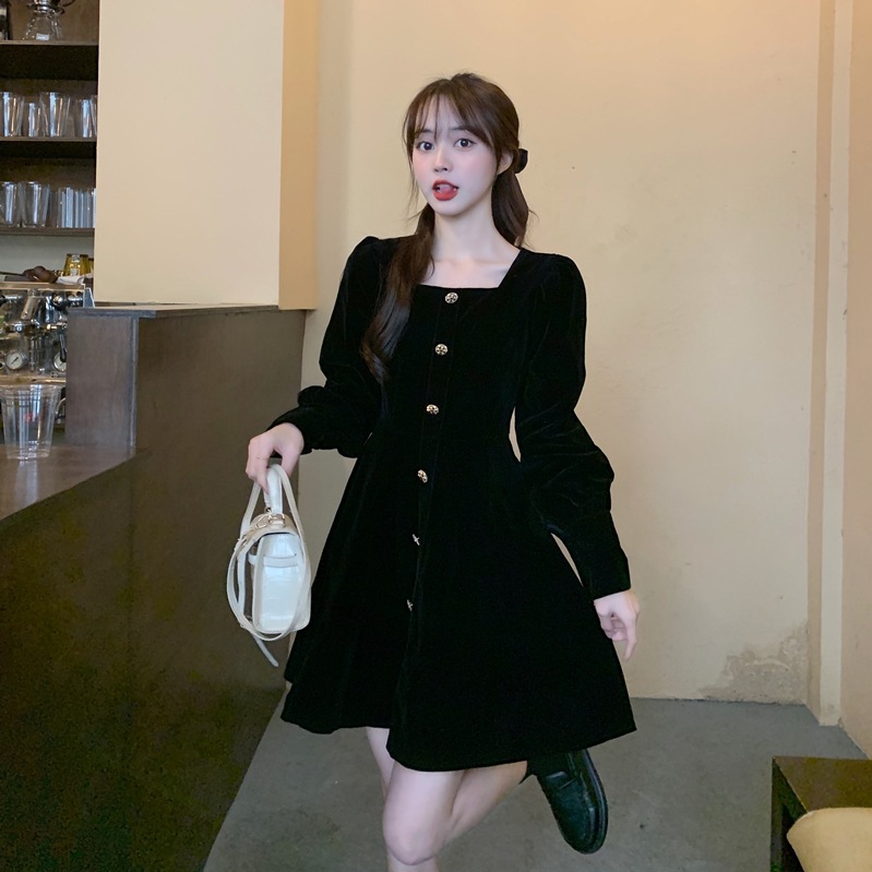 胖mm法式连衣裙秋冬2025春装气质方领泡泡袖丝绒连衣裙赫本风a字