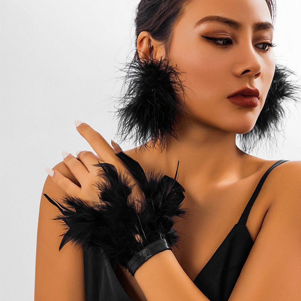 欧美跨境 夸张派对短款chocker甜酷羽毛项圈 丝带毛毛小众女项链