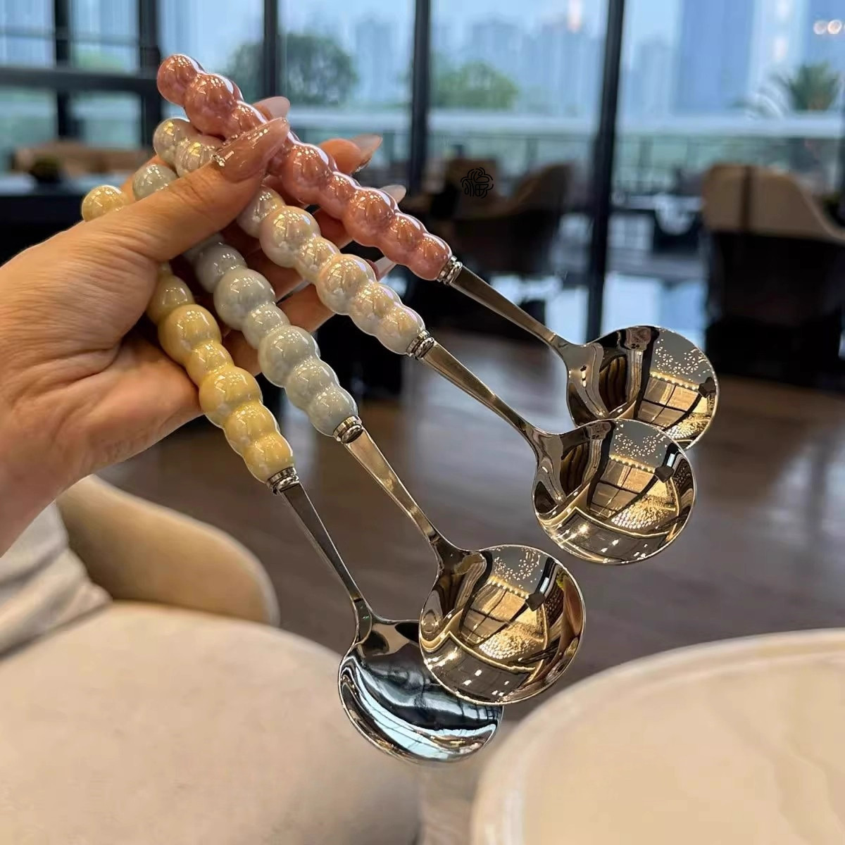 四色珍珠不锈钢勺子陶瓷手柄家用西餐餐勺高颜值少女心圆勺调羹