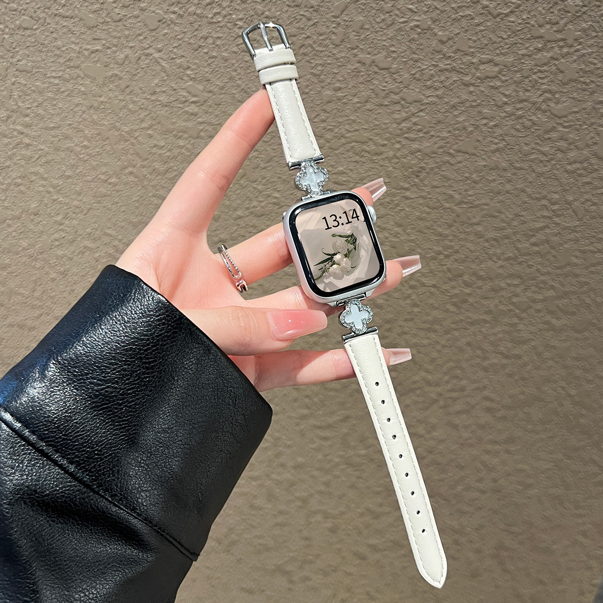 适用苹果手表s10表带镶钻真皮iwatchs9/8/7手表带女冬天创意新款applewatchs10秋冬se腕带iwatch系列10手表链
