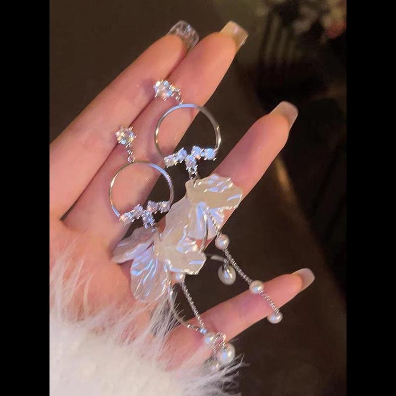 2024年亚克力流苏珍珠耳环女小众设计长款气质复古独特耳饰显脸小