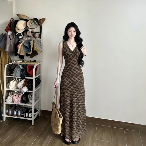GirlsAt18 法式纯欲风蕾丝V领吊带连衣裙女夏季新款收腰显瘦长裙