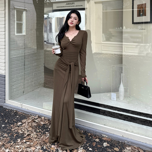 新款 连衣裙女秋季 高级感收腰长裙 性感蕾丝拼接扭结长袖 GirlsAt18