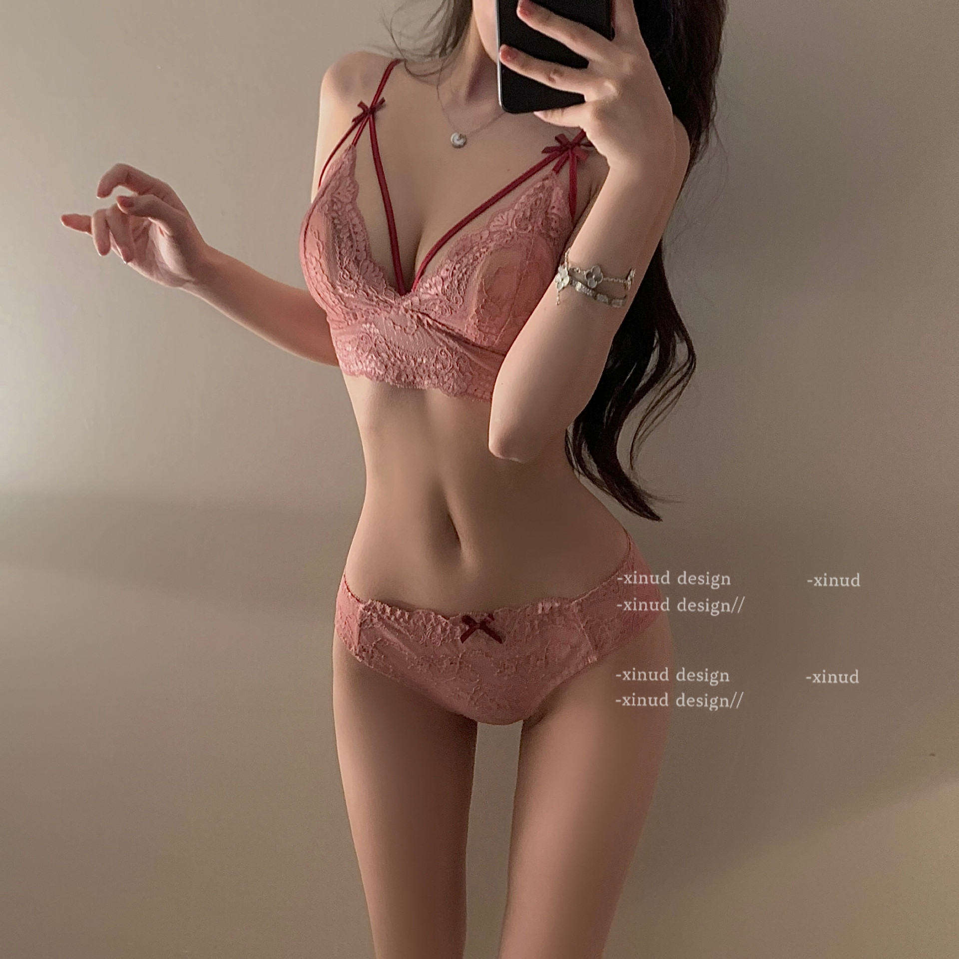 「LA」娇瑰香蜜*春节法式美学内衣无钢圈性感薄款蕾丝深V文胸套装