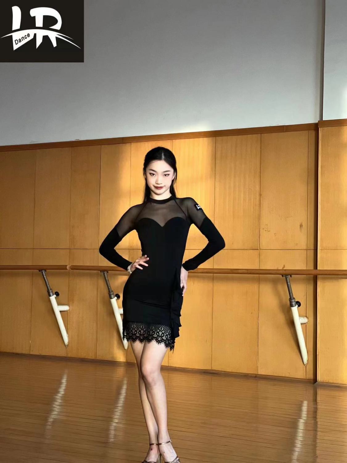 LR070拉丁舞连衣裙女成人蕾丝拼接网纱长袖练功服国标舞蹈演出服