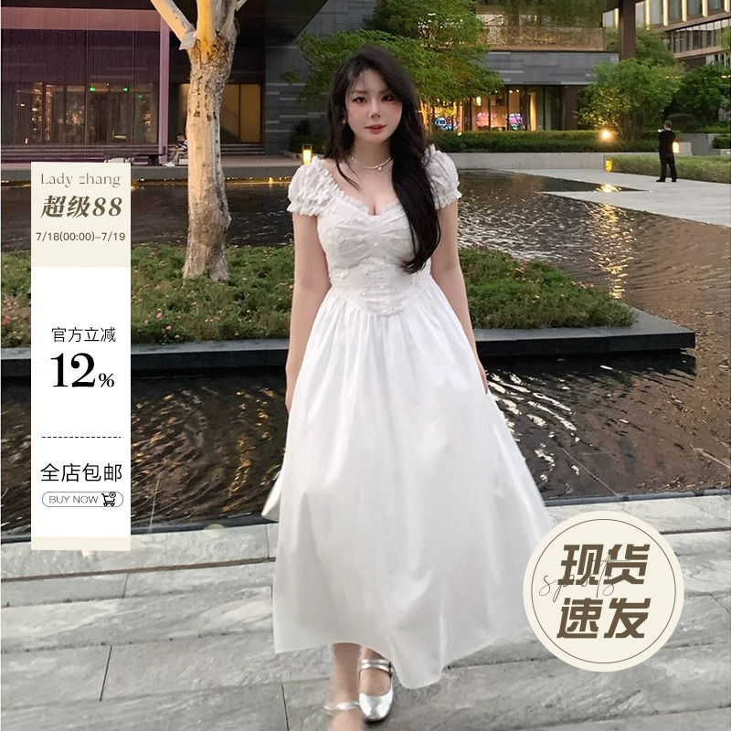 法式泡泡袖桃心领收腰连衣裙