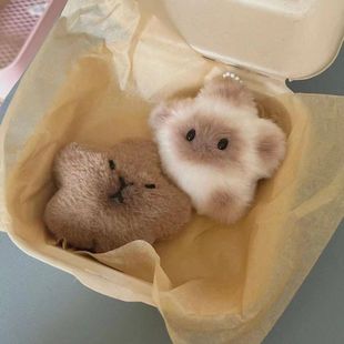 【新品稀少现货】吱吱叫星之卡皮巴拉挂件创意背包情侣款毛绒挂饰