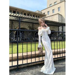 一字肩法式白色长袖连衣裙女秋季修身蕾丝长裙温柔风收腰包臀裙子
