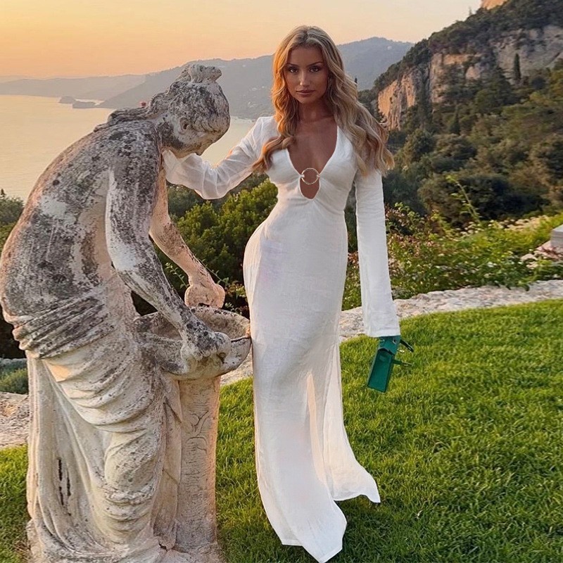 性感圆环露背长袖连衣裙