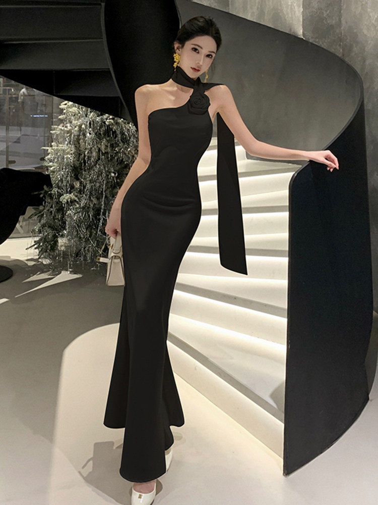 赫本风格黑色缎面吊领连衣裙女性夏季设计利基显瘦Look优雅长裙,女装/女士精品,连衣裙,淘宝优惠券,粉丝福利购,淘宝优惠卷