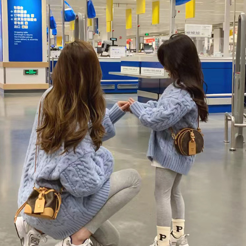 韩版秋冬装麻花长款亲子装短袖大小童装中大天蓝色艳冬季童装