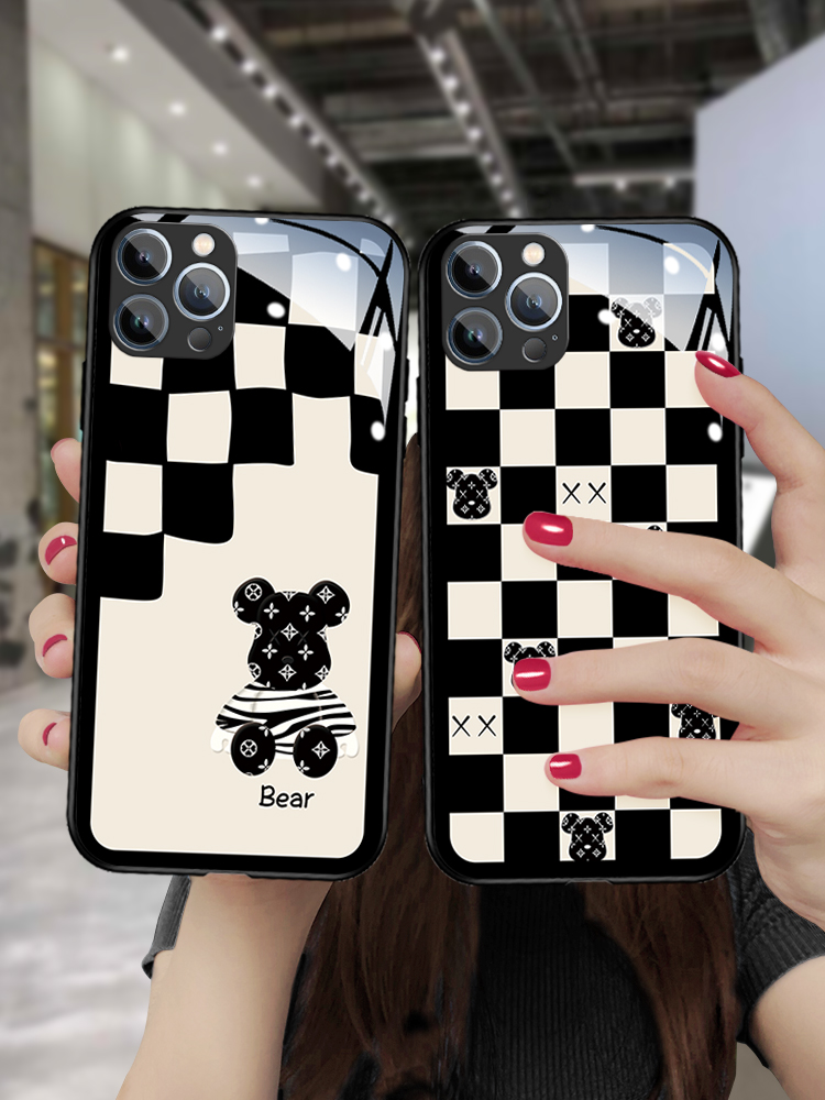 适用于潮牌棋盘格子熊苹果15手机壳iphone14promax防摔13pro男女11情侣xr新款xsmax全包6/7/8plus