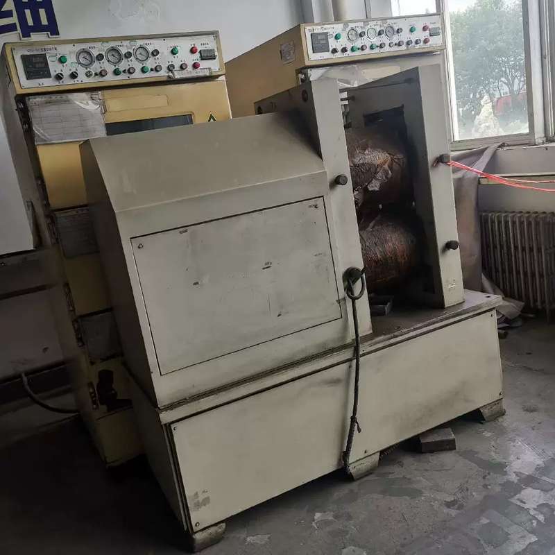 议价做锂电池用的对辊机一台,九成新的有50的40的30的,价格便