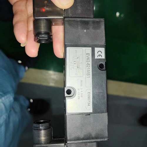 双线圈控制电磁换向阀EV62-521MB1
