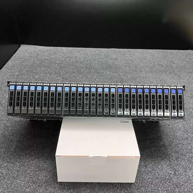 议价TYAN 2U 硬盘笼PCIE N5.0 26盘位 18盘U2 5.0和8盘SATA/SAS硬