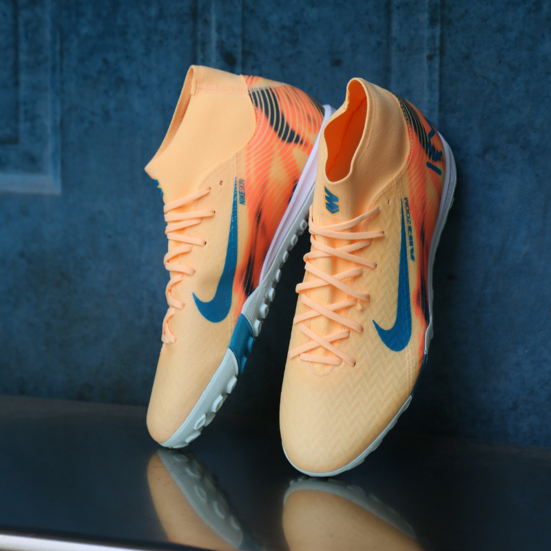 耐克刺客16中端足球鞋