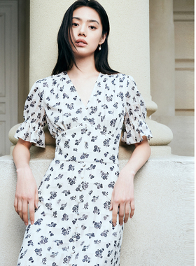 ELLASSAY歌力思春夏新款时尚抽褶显瘦碎花连衣裙女EWD352Y07900