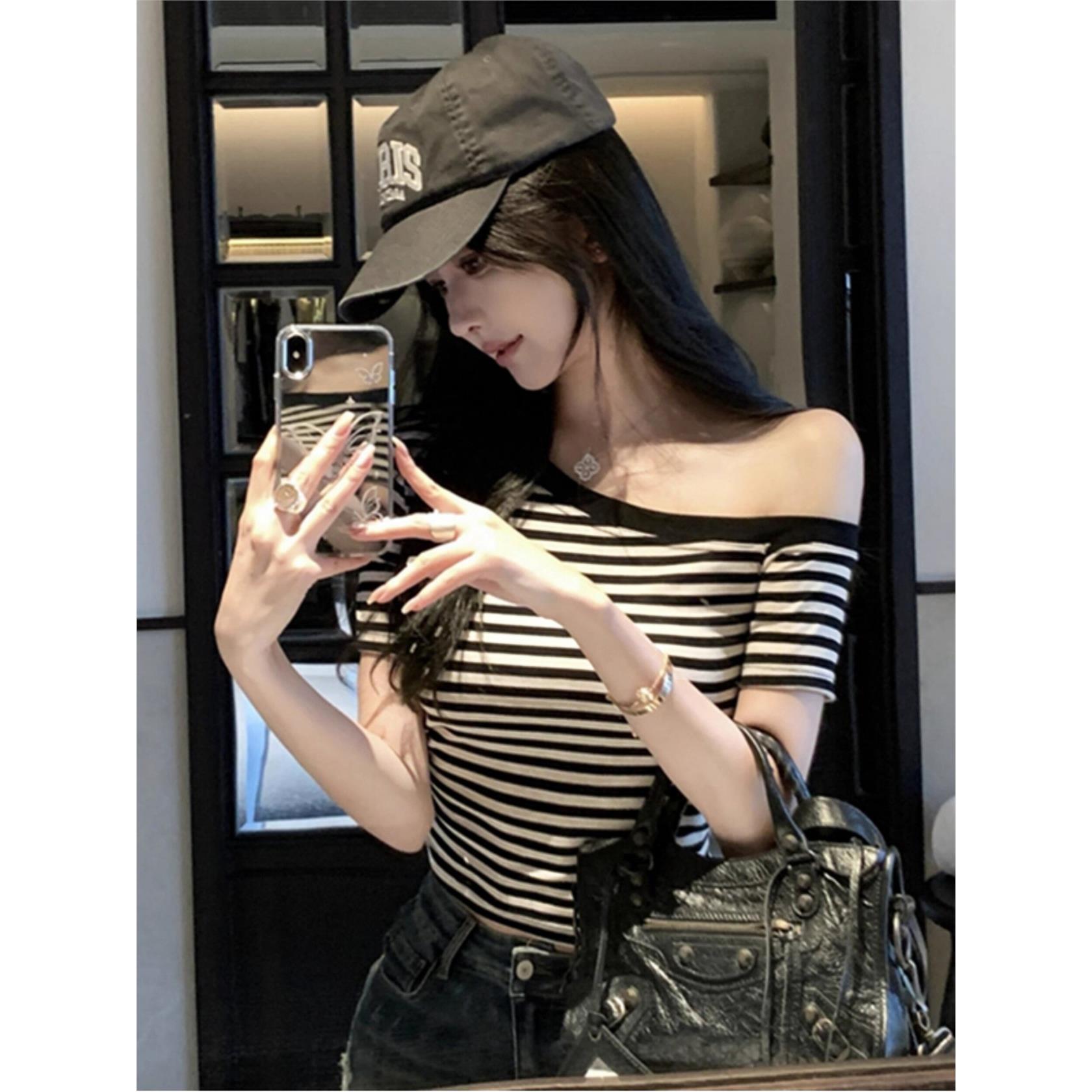 小心机性感露肩短袖T恤女