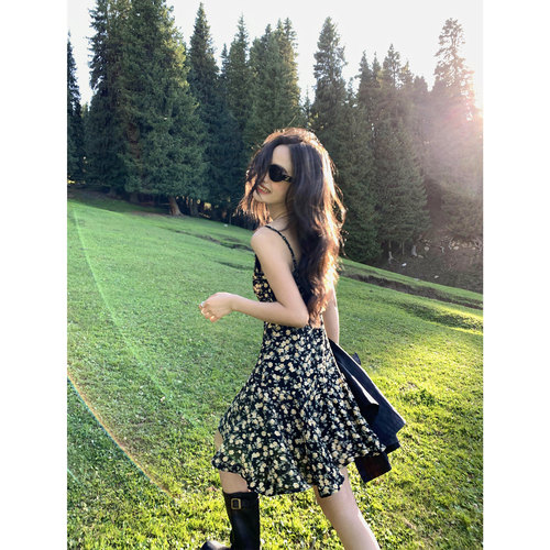 吊带V领连衣裙显瘦百搭