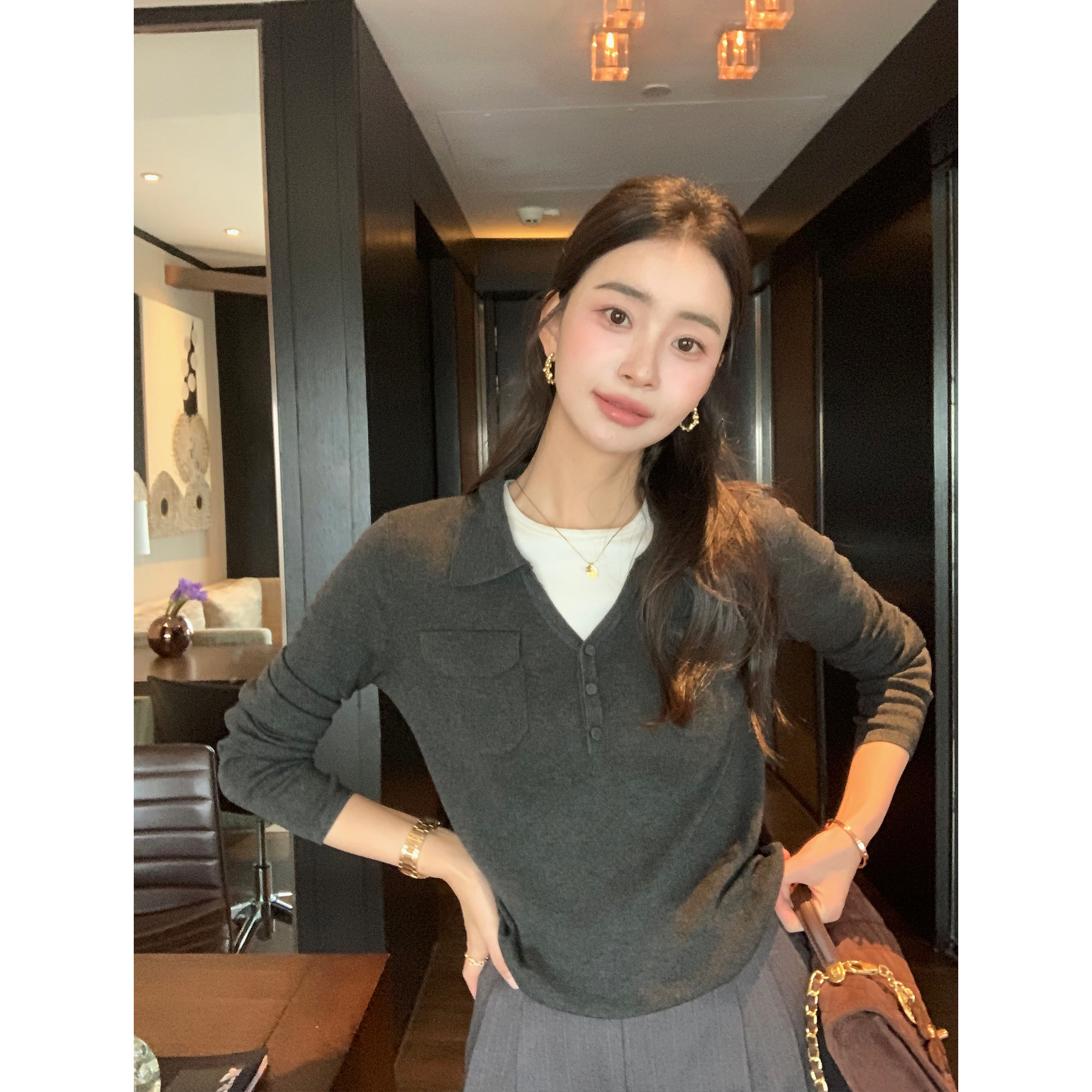 时尚老钱羊毛V领长袖针织衫上衣