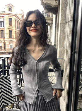 pusumede 哥本少女 长袖v领针织开衫女喇叭袖上衣内搭气质打底衫