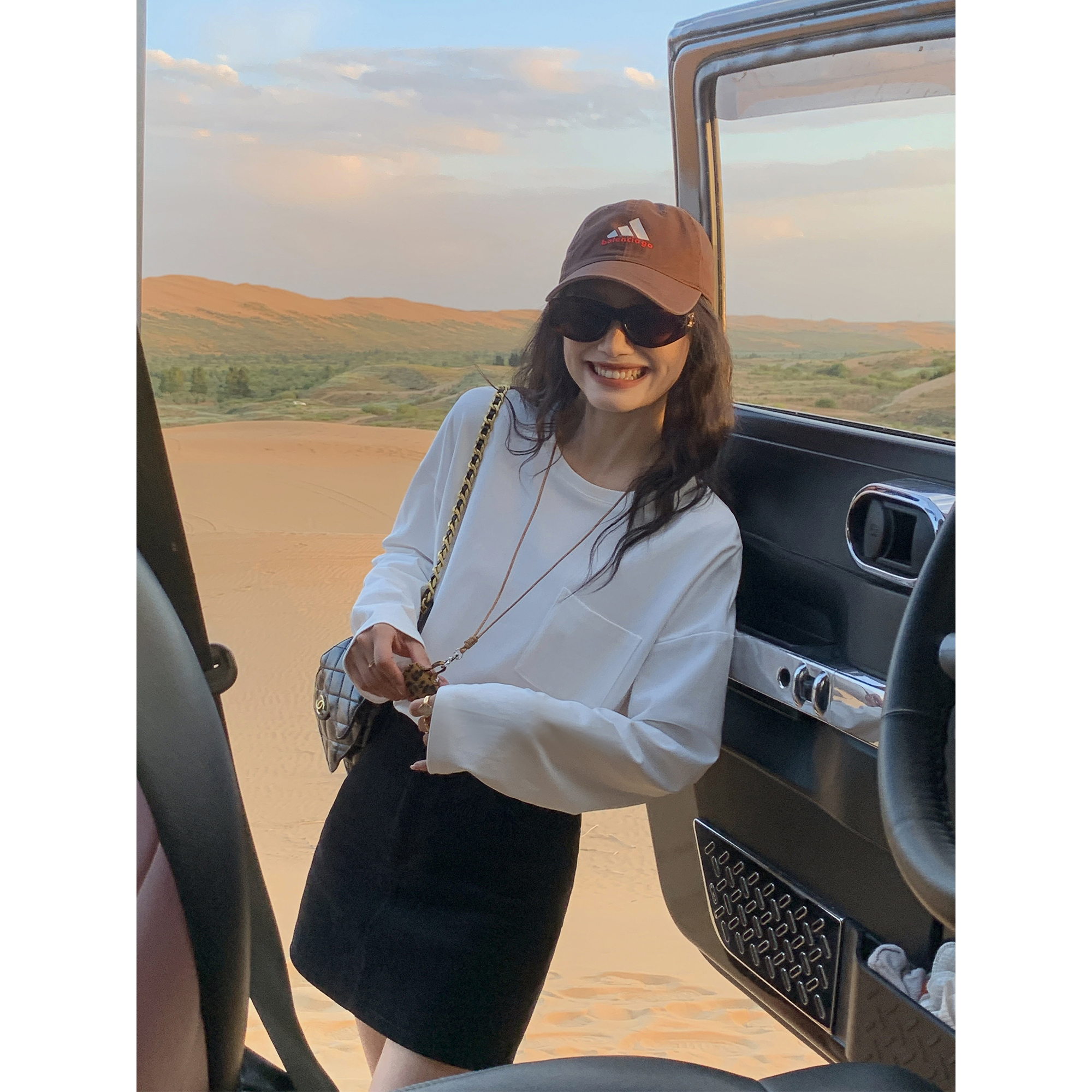 衣柜bi备单口袋长袖t恤圆领上衣