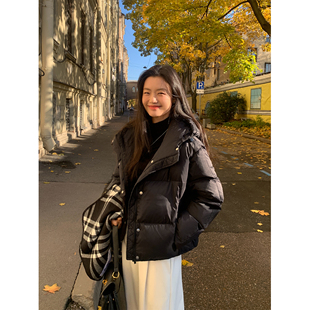 pusumede【现货7折】黑色连帽短款羽绒服女白鸭绒保暖面包服外套