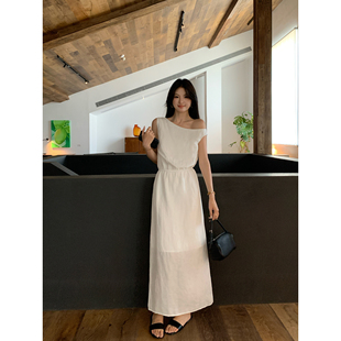 白色斜肩连衣裙女无袖 清冷艺术感 背心长裙 现货7折 pusumede