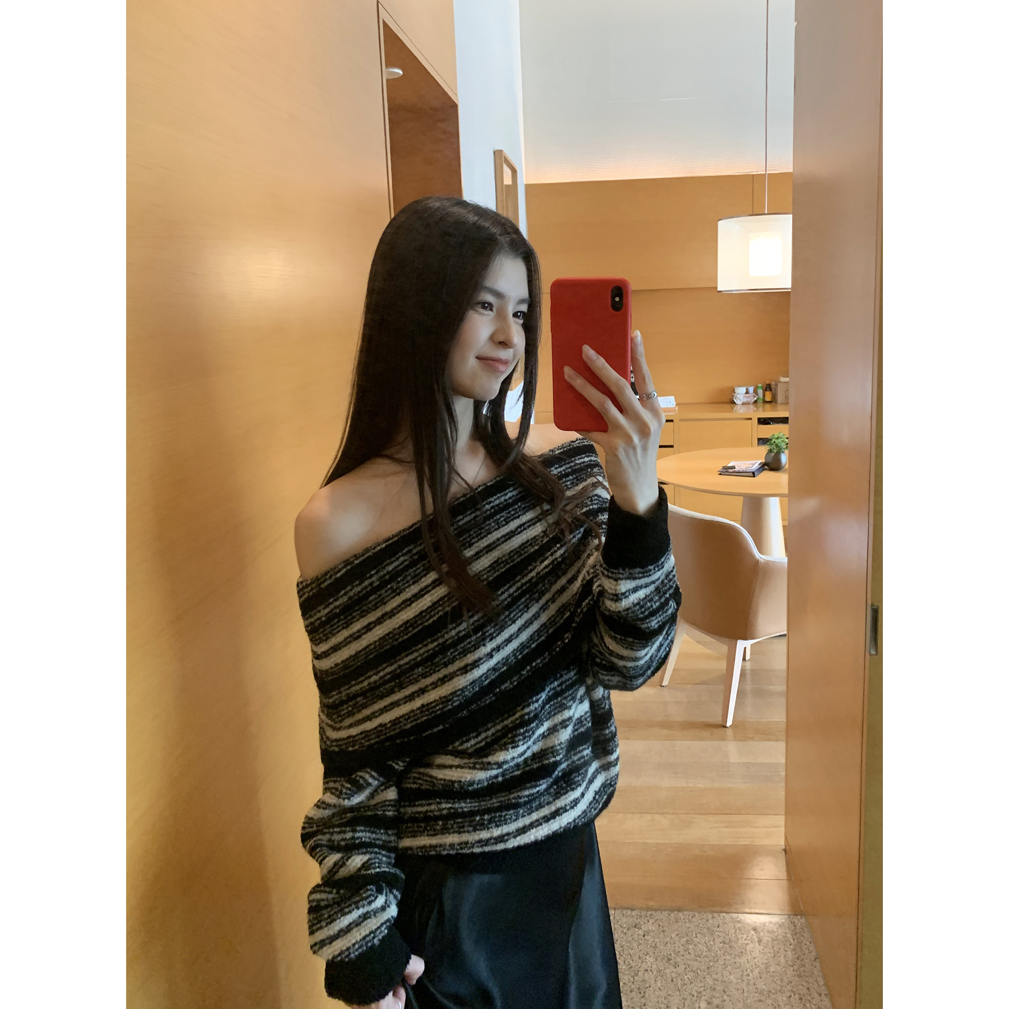 暮色柔然一字肩撞色条纹毛衣