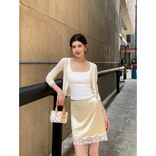 缎面半身裙女设计感蕾丝拼接a字包臀短裙 法式 pusumede 惬意美感