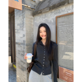 女休闲高领内搭针织上衣 黑色单排扣毛衣开衫 pusumede 高智定格