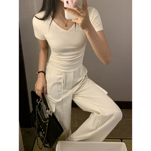 V领针织短袖T恤女设计修身