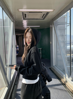 pusumede 弗里假日 黑色连帽卫衣外套女休闲收腰双拉链短款上衣