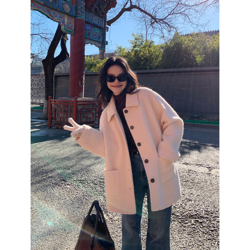 翻领毛呢外套女夹棉仿羊羔毛大衣