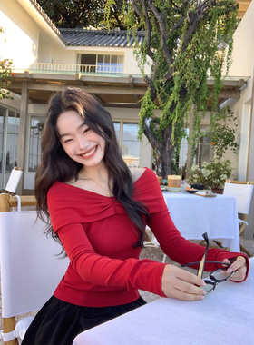 pusumede Lady线条 法式一字领露肩针织上衣女高级气质长袖打底衫