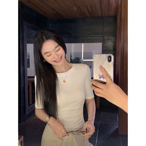 经典圆领中袖T恤女修身针织上衣