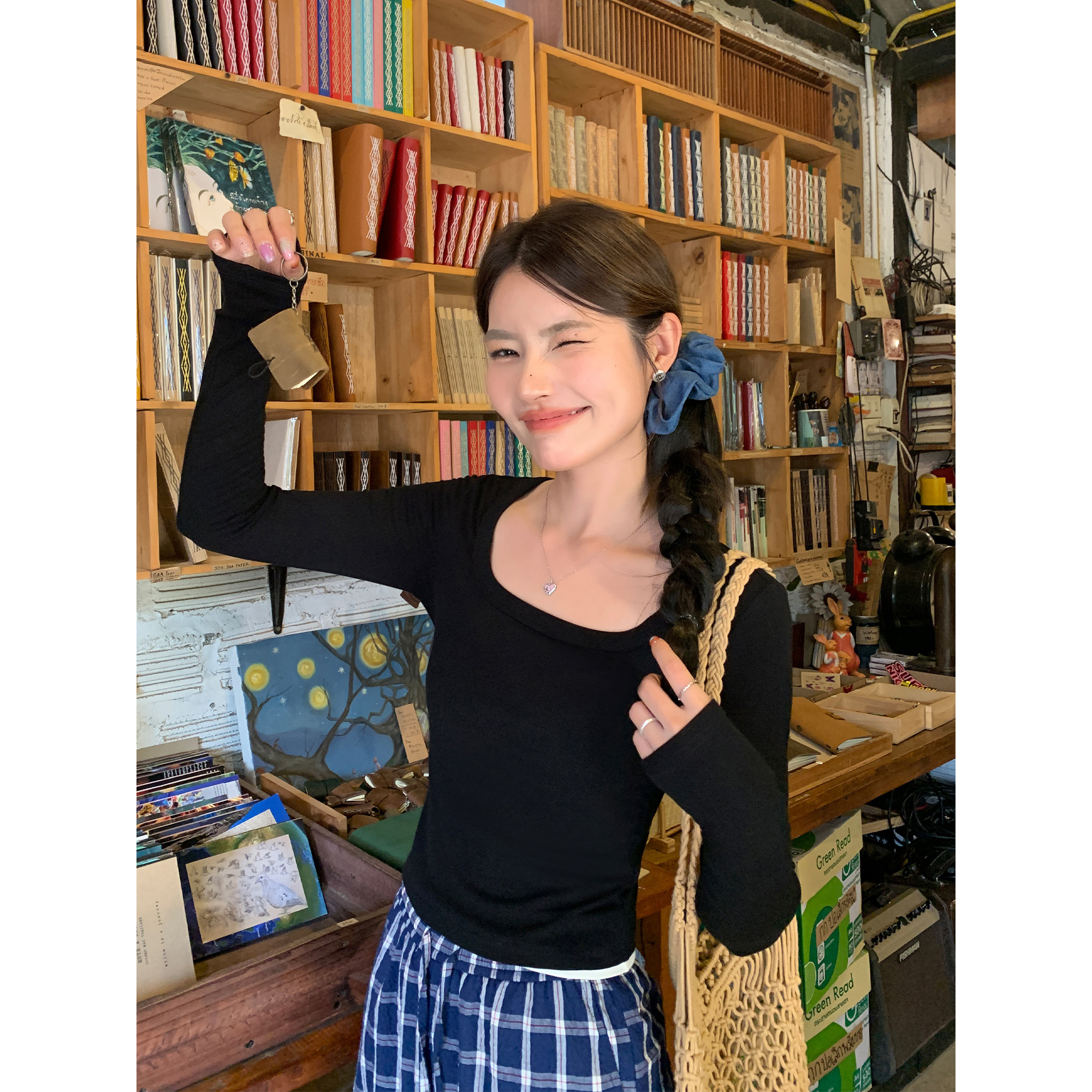 黑色方领长袖t恤女基础简约