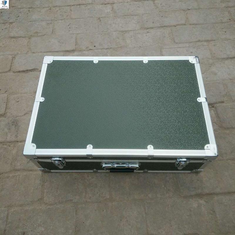 定做绿色工具仪器拉杆手提箱航空密码铝箱定制演出道具箱内衬开槽