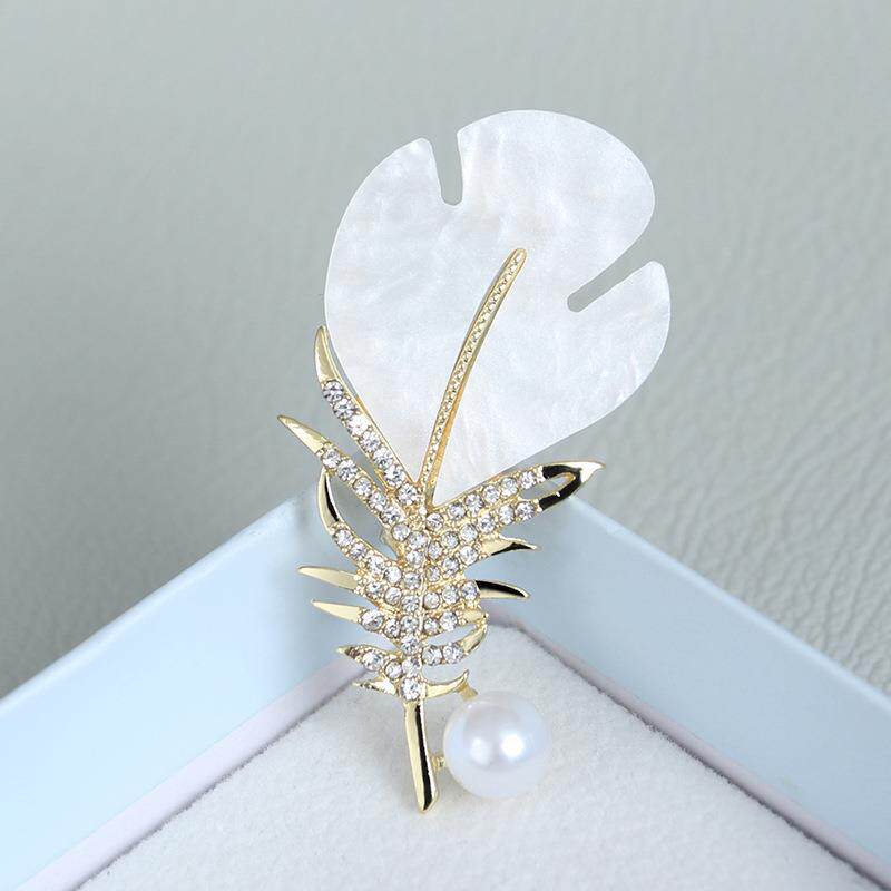 胸针女羽毛别针扣高档防走光胸花设计感西装固定服装配饰领针定制