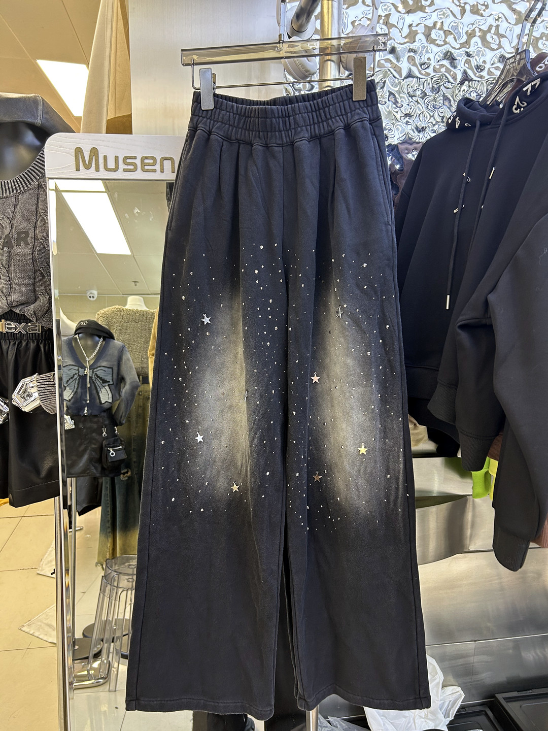 2023秋季欧货裤子女重工烫钻五角星休闲卫裤阔腿直筒裤洋气拖地裤