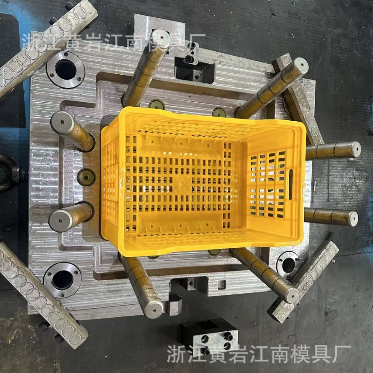 周转箱模具厂,蔬菜框模具 水果筐模具厂 台州黄岩模具厂