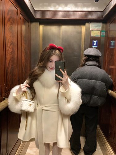 林子熙三色节日感狐狸毛领大衣