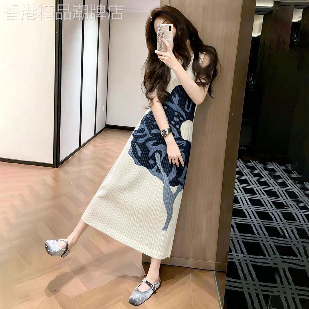 白色印花无袖背心洋装女2026夏季新款超好看独特漂亮宽松长裙子