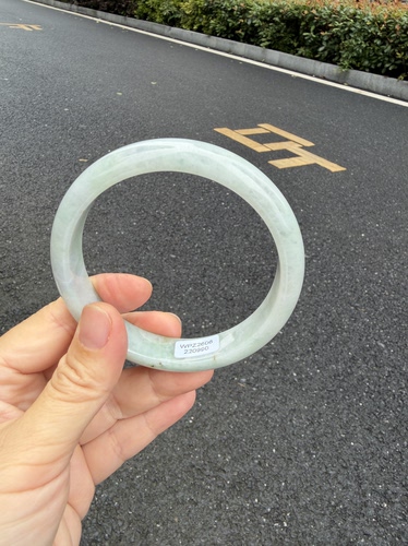 66-14-8缅甸纯天然A货翡翠大圈口淡绿色证书990保真