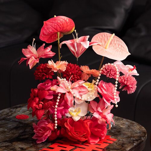 婚房卧室床头布置仿真花