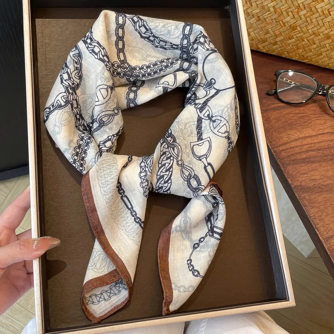 复古老钱风链条小方巾高级感丝巾休闲百搭气质薄款棉麻围巾配饰女