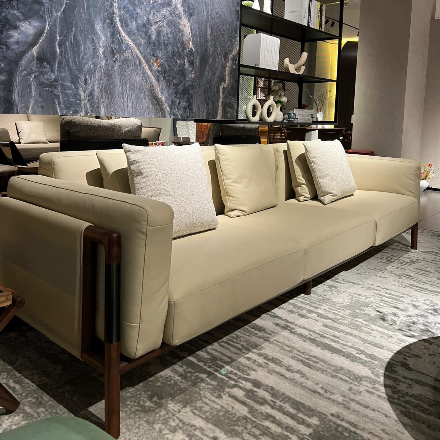 北美胡桃木沙发2024新款客厅简约设计师高端家用接待洽谈实木家具