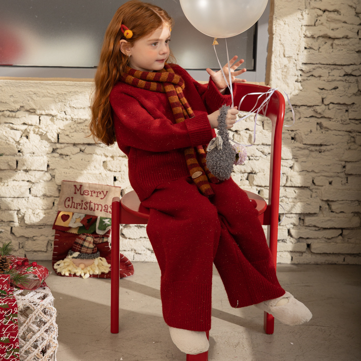 2025年女童新年服儿童毛衣套装宝宝洋气红色软糯拜年服针织两件套